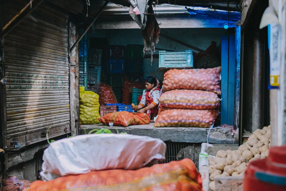 Gạo, mắm, dầu ăn, bột giặt